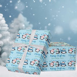 Niedlich Blue Christmas Penguin Snowflake Personal Geschenkpapier<br><div class="desc">Ein hübsches Trio aus Pinguinen im Winterschal unter wunderschönen blauen Schneeflocken. Passen Sie dieses niedliche Weihnachtsverpackungspapier mit dem Namen eines Freundes an,  um eine bezaubernde personalisierte Urlaubspensionspackung zu erhalten.</div>