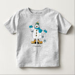 Niedlich Blue Christmas Snowman Kleinkind T - Shir Kleinkind T-shirt<br><div class="desc">🥇 ORIGINAL COPYRIGHT ART DESIGN VON Donna Siegrist NUR AUF ZAZZLE VERFÜGBAR! Weihnachts-Weihnachtsdesign-Shirt bereit für Sie zu personalisieren. ✔ HINWEIS: ÄNDERN SIE NUR DIE VORLAGEBEREICHE, DIE SIE BENÖTIGEN! 😀 Sie können den Text bei Bedarf entfernen und neu hinzufügen, was immer Sie möchten und welchen Schriftart Sie möchten. 📌 Wenn Sie...</div>