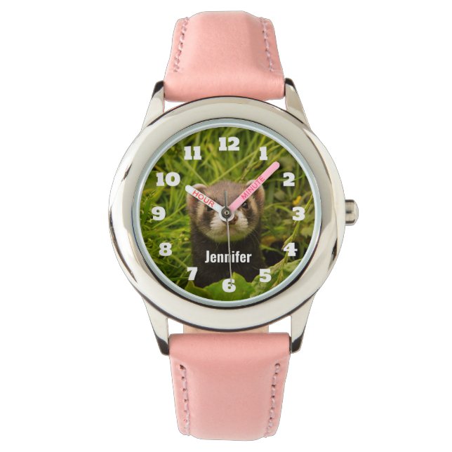 Niedlich Brown Ferret im Gras Armbanduhr (Vorderseite)