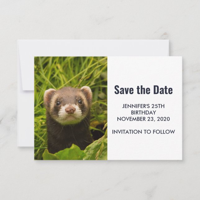 Niedlich Brown Ferret im Gras Save The Date (Vorderseite)