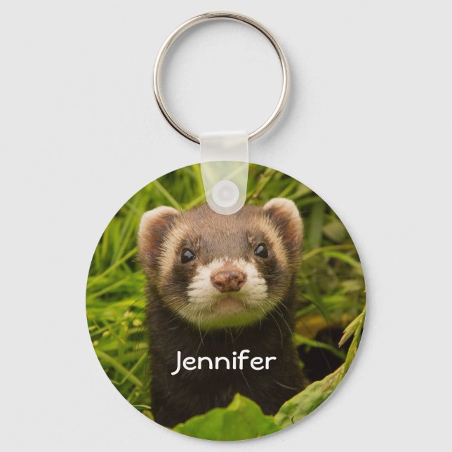Niedlich Brown Ferret im Gras Schlüsselanhänger (Vorderseite)