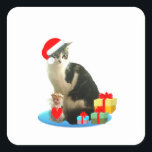 Niedlich Christmas Merlin Cat Quadratischer Aufkleber<br><div class="desc">Weihnachtskatze mit Geschenken</div>