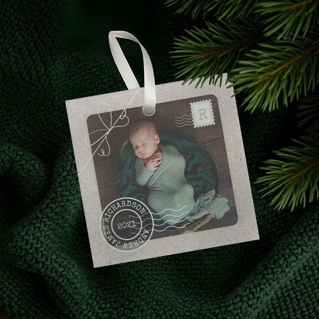 Niedlich Delivery Parcel Baby Birth Announcement F Ornament Aus Glas (Cute Delivery Parcel Baby Birth Announcement Photo Glass Ornament)