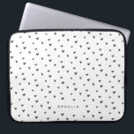 Niedlich-Doodle-Herzmuster Laptopschutzhülle<br><div class="desc">Niedliches doodle Herzmuster,  personalisierter Laptop-Ärmel. Designfunktionen,  schiefergraue gezeichnet Herzen und Single Template Textzeile für Ihren Namen in passender Graufarbe.</div>