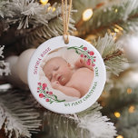 Niedlich First Christmas New Baby Keramik Ornament<br><div class="desc">Feiern Sie die erste Weihnachtsfeier Ihres Babys mit einem personalisierten Ornament, das Sie noch jahrelang schätzen werden! Unser "Mein erstes Weihnachten"-Ornament besticht durch eine herrliche Wasserfarbe, die von einem winterbeerischen Zweig in einer wunderschönen Rose in Rosa und Grün zeichne. Mit Platz für ein Foto Ihres Kleinen, ist dieses Ornament die...</div>