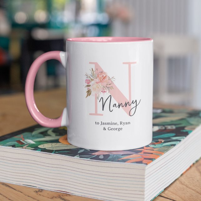 Niedlich Floral Initial Nanny Tasse (Von Creator hochgeladen)