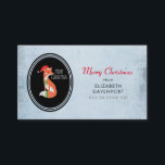 Niedlich Fox in Christmas Hat on Blue Vintag Backg Visitenkarte<br><div class="desc">Fröhliche Weihnachtskarten mit einer niedlichen Orangenfox-Abbildung in einem schwarzen Oval. Er trägt auch eine rote Weihnachtsmannmütze und hat festlich grüne dekorative Akzente auf seinem Schwanz und auf der anderen Seite seiner Brust. Text im Oval sagt Frohe Weihnachten. Personalisieren Sie Ihre Geschäftsdaten. Die Kulisse ist graublau mit Vintagem Stil.</div>