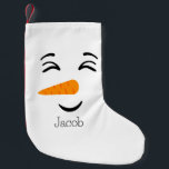 Niedlich Frosty the Snowman lächelt Gesicht Kleiner Weihnachtsstrumpf<br><div class="desc">Dieses lächelnde Schneemobil-Design ist mit dem süßesten und liebenswertesten Lächeln geschmückt. Mit rosigen Wangen und einer Karottennase ist Frosty's Charme unwiderstehlich und verbreitet Wärme und Freude, wohin er auch geht.</div>