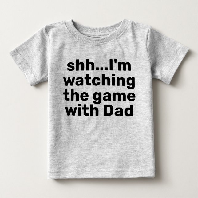 Niedlich Funny Phrase | Sie sieht dem Spiel zu Baby T-shirt (Vorderseite)