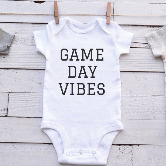 Niedlich Game Day Baby Bodysuit - Football Season  Baby Strampler (Game Day Vibes Baby)