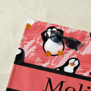 Niedlich geflieste Strandpinguine tragen den Namen Strandtuch