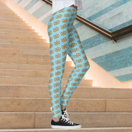 Niedlich geknotete Doppelprätzel auf blass blau od Leggings