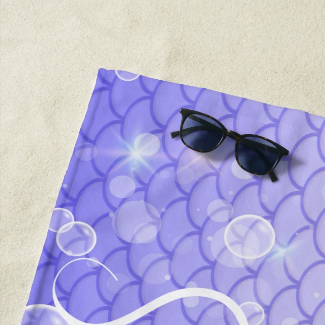 Niedlich Girly Mermaid Scales Bubbles Mit Monogram Strandtuch (Beispiel)