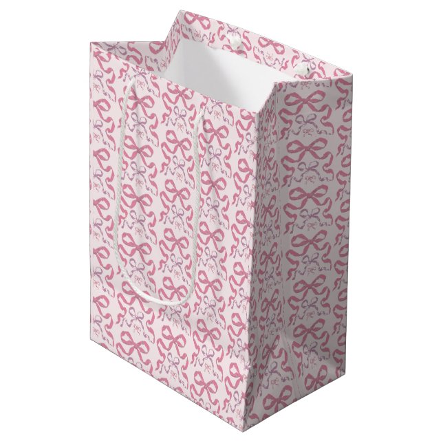 Niedlich Girly Pink Ästhetik Bow Mittlere Geschenktüte (Vorderseite Schrägansicht)