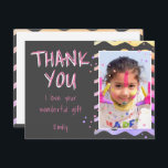 Niedlich Gray Kids Foto Girl Birthday Vielen Dank Postkarte<br><div class="desc">Personalisierter Geburtstag danke Ihnen Postcard für Mädchen mit Foto und Text I Liebe Ihr wunderbares Geschenk. Niedlicher grauer Geburtstag danke Ihnen Karte für Ihre Freunde und Familie. Laden Sie Ihr Foto hoch und personalisieren Sie die Postkarte mit Ihrem Namen und Text. Die Postkarte hat farbenfrohe Sterne und Wellen auf der...</div>