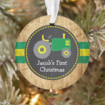 Niedlich Green Tractor Baby's First Christmas Rust Ornament<br><div class="desc">Dieses Ornament-Design ist in unserem niedlichen grünen Traktor-Thema in grün und gelb mit einem Holzhintergrund. Klicken Sie auf die Schaltfläche Anpassen, um den Text flexibler zu gestalten! Variationen dieses Designs, zusätzliche Farben sowie koordinierende Produkte sind in unserem Shop, zazzle.com/store/doodlelulu verfügbar. Kontaktieren Sie uns, wenn Sie dieses Design für ein bestimmtes...</div>