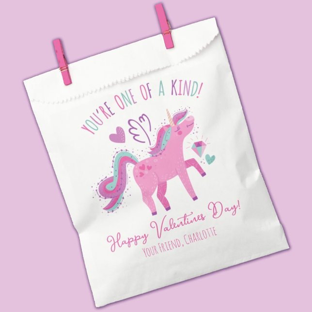 Niedlich Happy Valentines Day Kinder Einhorn Geschenktütchen (A cute Valentine's Day Unicorn Classroom Favor Bag. So fun for a school Valentine's exchange.)