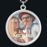 Niedlich I Liebe Herz Foto Paare Personalisierter  Versilberte Kette<br><div class="desc">Niedlich I Liebe Heart Foto Paare Personalisiert Name Necklace zeigt Ihr Lieblings-Foto mit dem Text "I (Liebe Herz) hinzufügen Name" in modernen weißen Schrift. Personalisieren Sie diese, indem Sie den Text in dem dafür vorgesehenen Textfeld bearbeiten und ein eigenes Bild hinzufügen. Perfekte Geschenke für Paare, Freundinnen, Ehefrau, Liebste und mehr...</div>