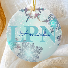 Niedlich Ice Blue Snowflake Personalisierter Name Keramik Ornament