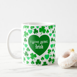 Niedlich Ich liebe es, irische Herzen und Shamrock Kaffeetasse