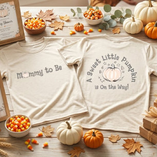 Niedlich ist ein kleiner Kürbis auf dem Weg, den M Tri-Blend Shirt