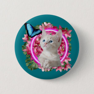 Niedlich Kitten mit blauem Schmetterling auf neont Button