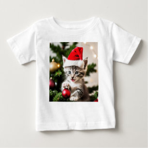 Niedlich Kitten spielt mit der Weihnachtsbaumkatze Baby T-shirt