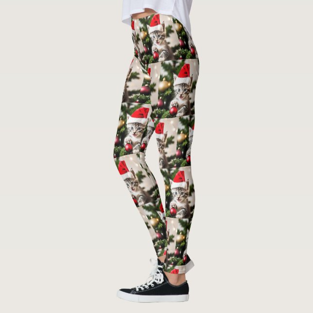 Niedlich Kitten spielt mit der Weihnachtsbaumkatze Leggings (Links)