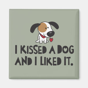 Niedlich küsste ich einen Hund und ich mochte es Magnet