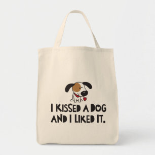 Niedlich küsste ich einen Hund und ich mochte es Tragetasche