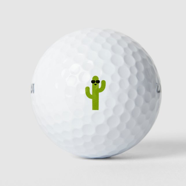 Niedlich lächelnde grüne Kakteen mit Sonnenbrille Golfball (Vorderseite)
