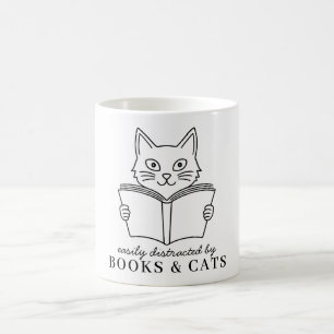 Niedlich, leicht ablenkbar durch Bücher und Katzen Kaffeetasse