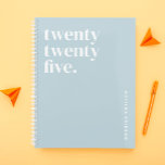 Niedlich Light Blue School Planer<br><div class="desc">Das ultimative Angebot an hübschen Schulmaterial. Dieser Planer ist perfekt für den Rückgriff auf Schulbedarf und ist eine Schule, die für die Organisation Ihres akademischen Lebens notwendig ist. Ideal für Schulbedarf, Schulbedarf für die Mittelstufe und Schulbedarf für die Uni, ist es der Inbegriff niedlicher Schulmaterialien und ästhetischer Schulausstattung. Dieses niedliche...</div>