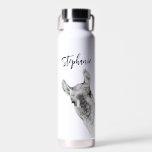 Niedlich Llama Lover Personalisierter Name Trinkflasche<br><div class="desc">Dieses Design kann in dem Bereich personalisiert werden, der durch das Ändern des Fotos und/oder Textes zur Verfügung gestellt wird. Sie können auch angepasst werden, indem Sie auf Vorlage personalisieren klicken und dann auf die Schaltfläche klicken, um weitere Optionen anzupassen, um die Hintergrundfarbe zu löschen oder zu ändern, Text hinzuzufügen,...</div>