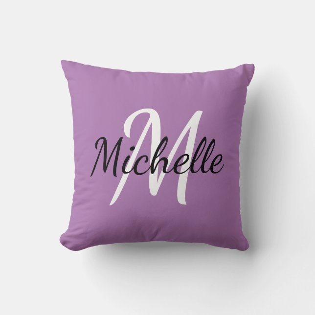 Niedlich Modernes Minimales Lila-Weißes Monogramm Kissen (Vorderseite)