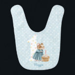 Niedlich Mouse First Birthday Baby Bib Babylätzchen<br><div class="desc">Feiern Sie den ersten Geburtstag Ihres Kindes mit diesem niedlichen Mäuse-Geburtstagsbib. Das Design enthält eine Maus,  die eine Geburtstagskandle ausbläst. Hinter ihr steckt eine weiße Zahl 1 mit bunten Punkten. Der Hintergrund ist ein subtiles hellblaues Muster. Sie können mit einem Namen personalisieren.</div>