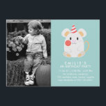 Niedlich Mouse Kids Foto Geburtstagsparty Einladung<br><div class="desc">Adorable Geburtstagsfeier Einladungen enthalten eine süße Abbildung einer Maus,  die einen Lollipop hält. Personalisieren Sie mit dem Foto Ihres Kindes für eine einmalige Einladung.</div>
