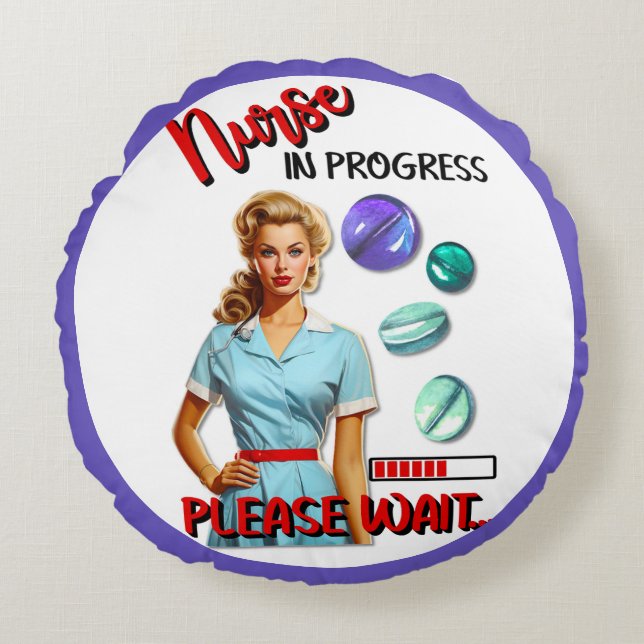Niedlich Nostalgische Krankenschwester Pinup im Ga Rundes Kissen (Vorderseite)
