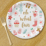 Niedlich Oh, was Spaß Weihnachten Party Pappteller<br><div class="desc">Ein spielerisches Weihnachtsplattendesign mit der Nachricht,  Oh was Spaß. Es ist mit hübschen Illustrationen von Geschenken,  Fäusten,  einem Weihnachtsbaum,  einem Weihnachtsbaum und einem Rentier dekoriert. Ein lustiger Party-Teller für die Ferienzeit. Entworfen für Sie von BlackBerry Boulevard.</div>