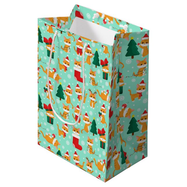 Niedlich Orange Tabby Weihnachten Mittlere Geschenktüte (Vorderseite Schrägansicht)