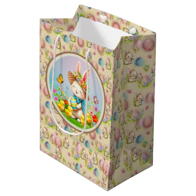 Niedlich Osterhase und glückliche Frühlingsblumen  Mittlere Geschenktüte (Vorderseite Schrägansicht)