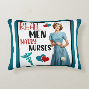 Niedlich Pinup_ Real Men Heiraten Dekokissen