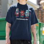 Niedlich Retro Robots - SciFi-Funktion für benutze T-Shirt<br><div class="desc">Fügen Sie einen Namen oder einen benutzerdefinierten Slogan hinzu,  um Ihr eigenes,  einzigartiges grafisches Tee zu erstellen. Dieser T - Shirt zeigt niedliche Retrografien von Robotern in Blau- und Rottönen mit dem unten stehenden Text in cremefarbenen Buchstaben.</div>