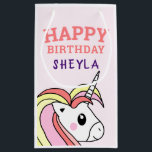 Niedlich rosa Einhorn Happy Birthday Kids Name Sma Kleine Geschenktüte<br><div class="desc">Niedlich rosa Einhorn Happy Geburtstag Kinder Name kleine Geschenktasche. Das Design hat ein Einhorn mit einer rosa und gelben Mähne. Personalisieren Sie Ihren Namen und machen Sie eine niedliche und süße Geschenktasche für den Geburtstag eines Mädchens.</div>