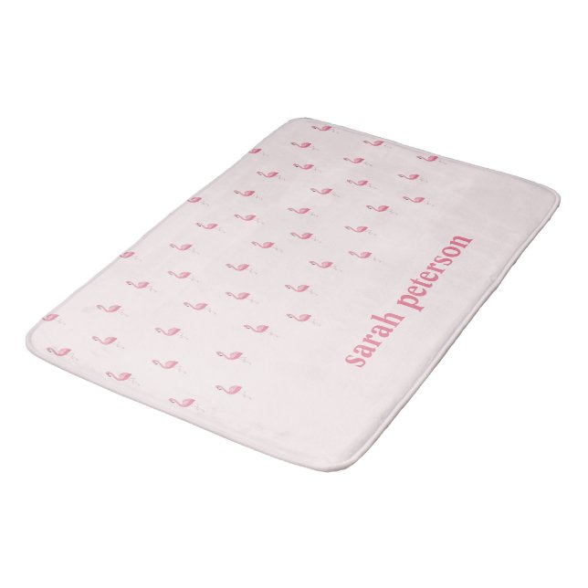 Niedlich rosa Flamingo individuelle Name pink Badematte (Schrägansicht)