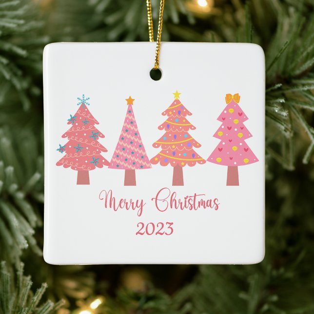 Niedlich rosa, froher Weihnachtsbaum Keramikornament (Von Creator hochgeladen)