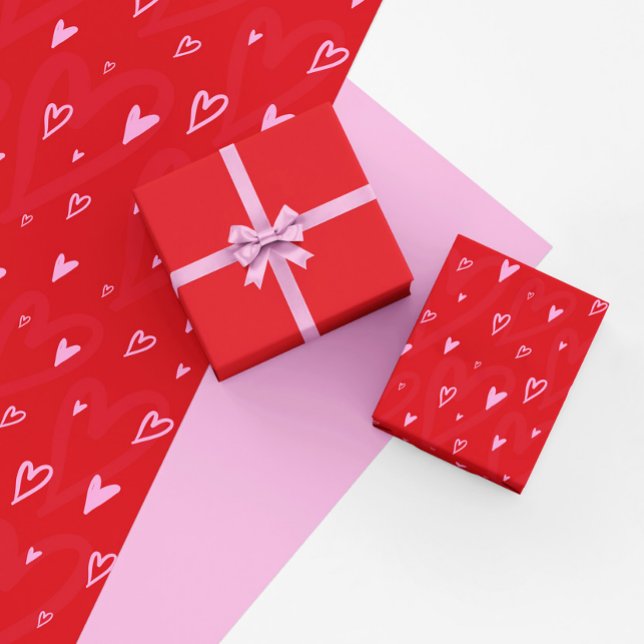 Niedlich rosa Herzen auf rotem Hintergrund Geschenkpapier (Von Creator hochgeladen)