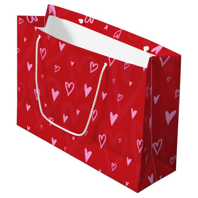 Niedlich rosa Herzen auf rotem Hintergrund Große Geschenktüte (Vorderseite Schrägansicht)