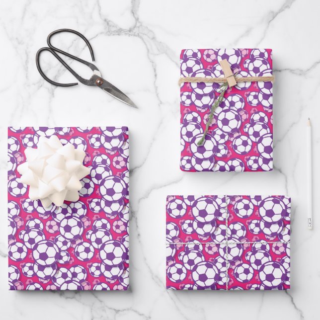 niedlich rosa lila Fußballsportmuster Geschenkpapier Set (Vorderseite)