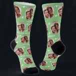 Niedlich Sage Green Newlyweds Foto Wedding Socken<br><div class="desc">Diese niedlichen Salbei-grünen Hochzeitssocken zeigen das Foto und die weißen Herzen eines frisch vermählten Paares in einem Offset-Muster und Ihre Namen und Ihr Hochzeitsdatum! Sie sind perfekt als Brautparty Gunst oder als Geschenk für das glückliche Paar! Die Hintergrundfarbe ist auch auf Ihre Hochzeitsfarben abgestimmt,  falls gewünscht.</div>